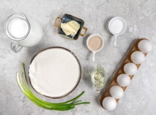 Пирожки с луком и яйцами в духовке-1